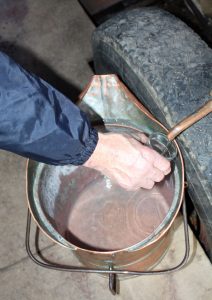 Rencontre surprise avec le bouilleur de cru de Sainte-Eulalie d’Olt, Aveyron - l'eau de vie © OT Sainte-Eulalie