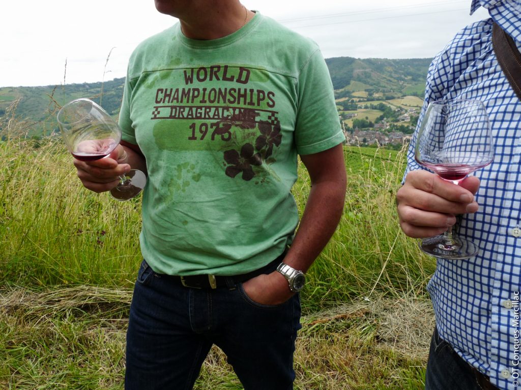 Dégustation de vin de Marcillac au Domaine du Cros, Aveyron