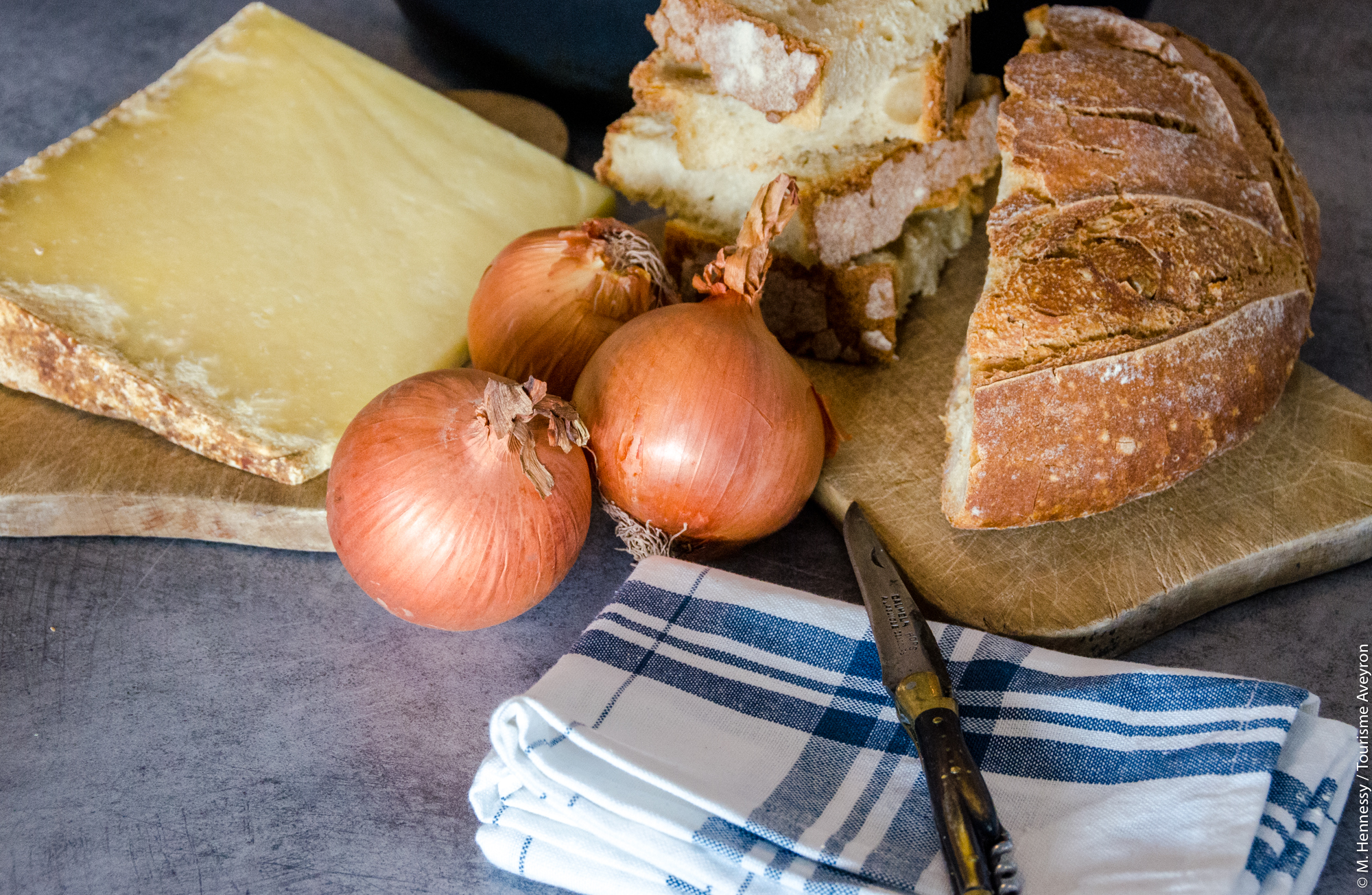 Ingrédients pour la soupe au fromage de l'Aveyron