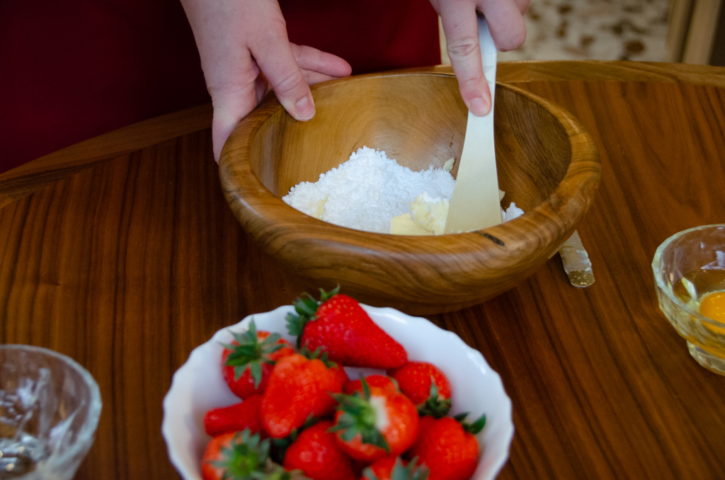 Préparation d'une pâte brisée sucrée : sucre glace