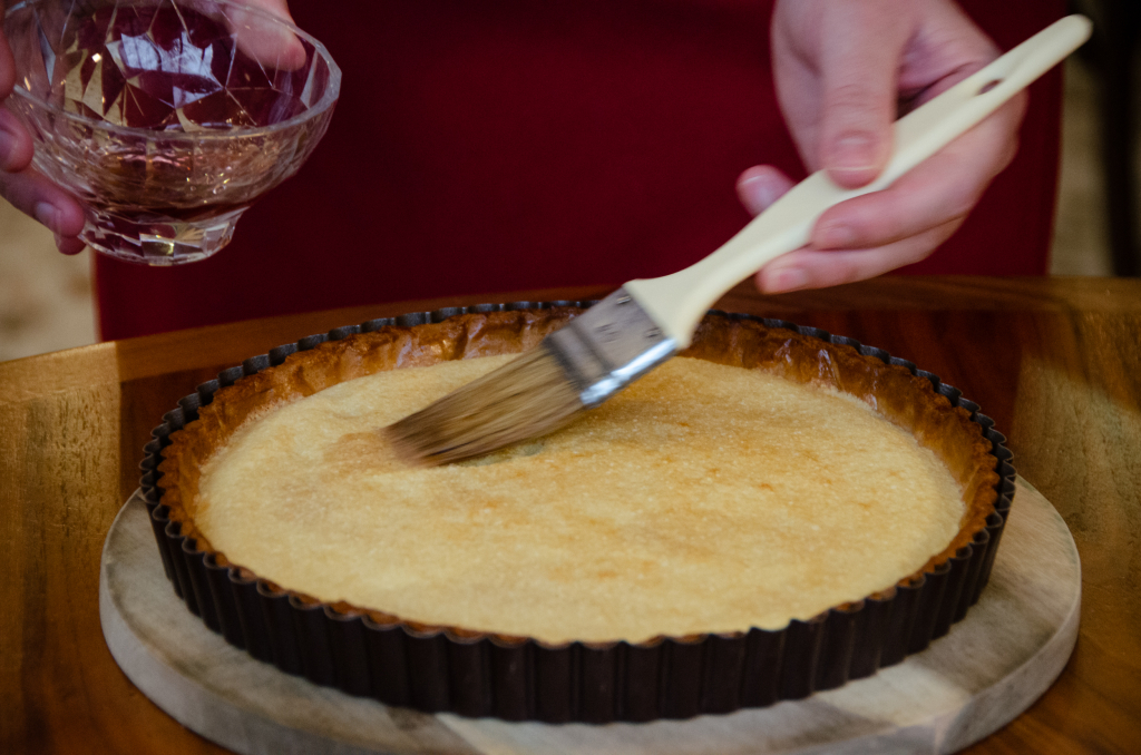 Préparation de la tarte aux fraises et ratafia de l'Aveyron