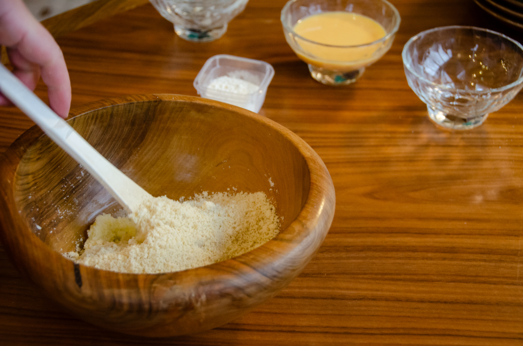 Préparation d'une pâte brisée sucrée : poudre d'amende